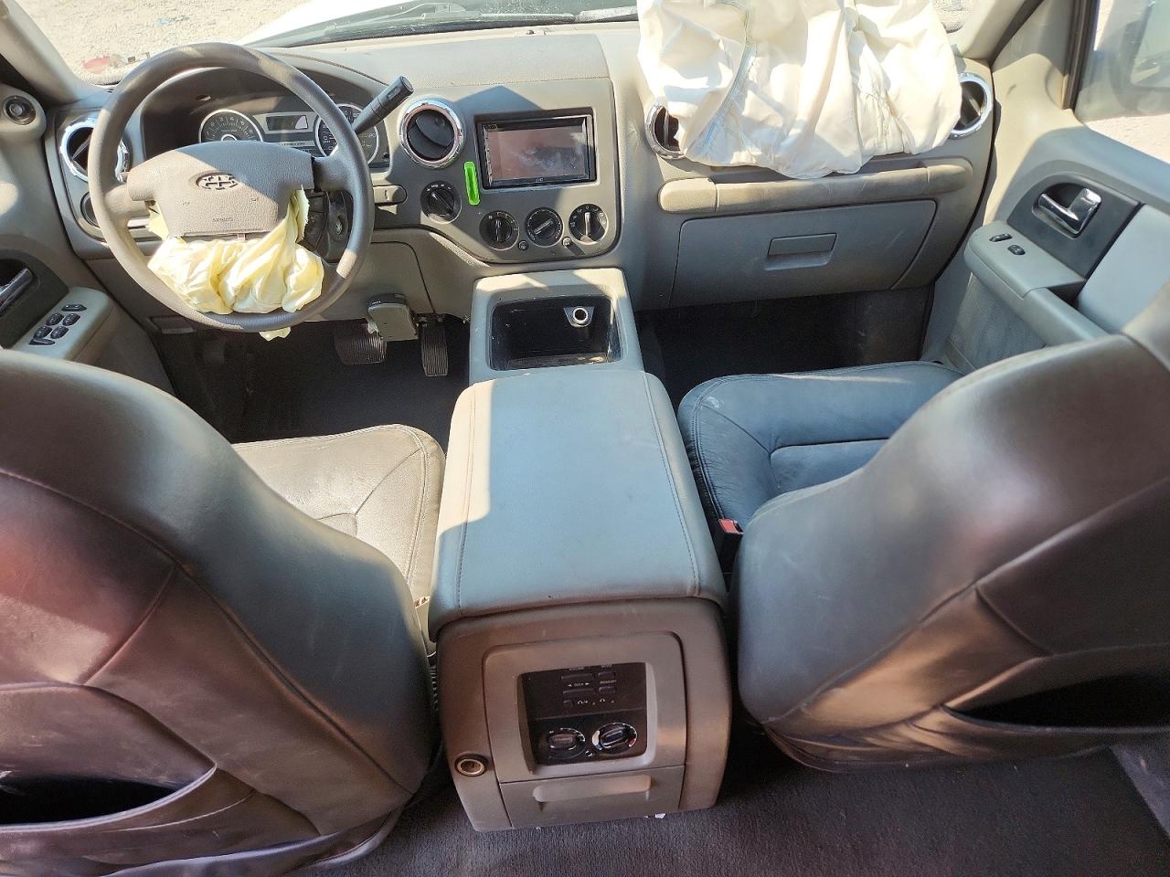 2006 Ford Expedition Xlt White vin: 1FMPU16556LA59009