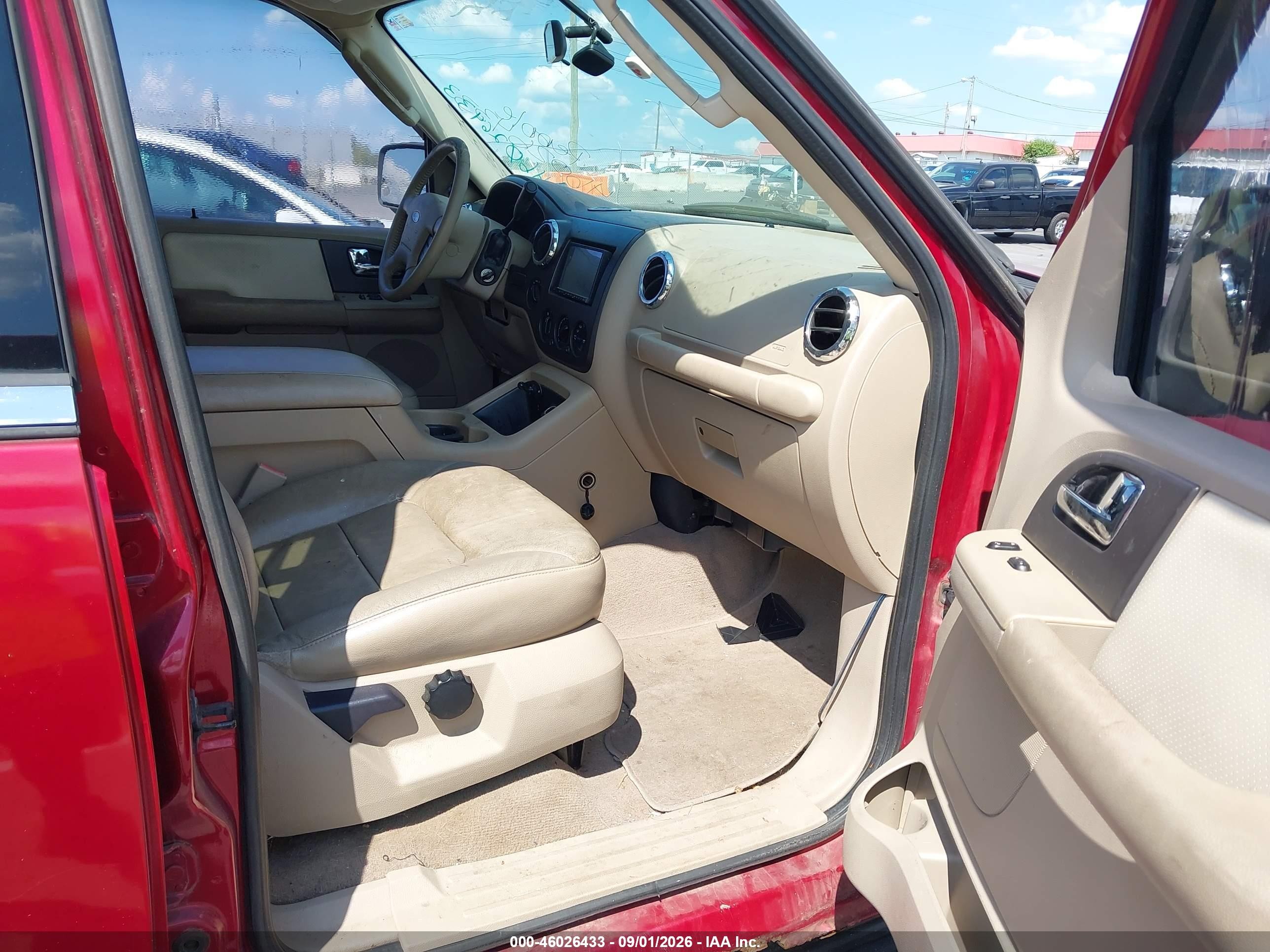 2005 Ford Expedition Nbx/xlt Red vin: 1FMPU16575LA71581