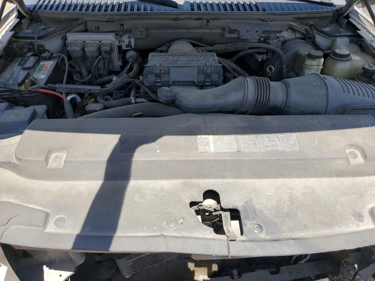 2005 Ford Expedition Xlt Silver vin: 1FMPU16575LA81740