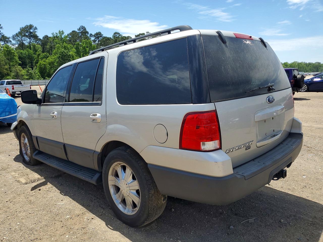 2005 Ford Expedition Xlt Silver vin: 1FMPU16575LA81740