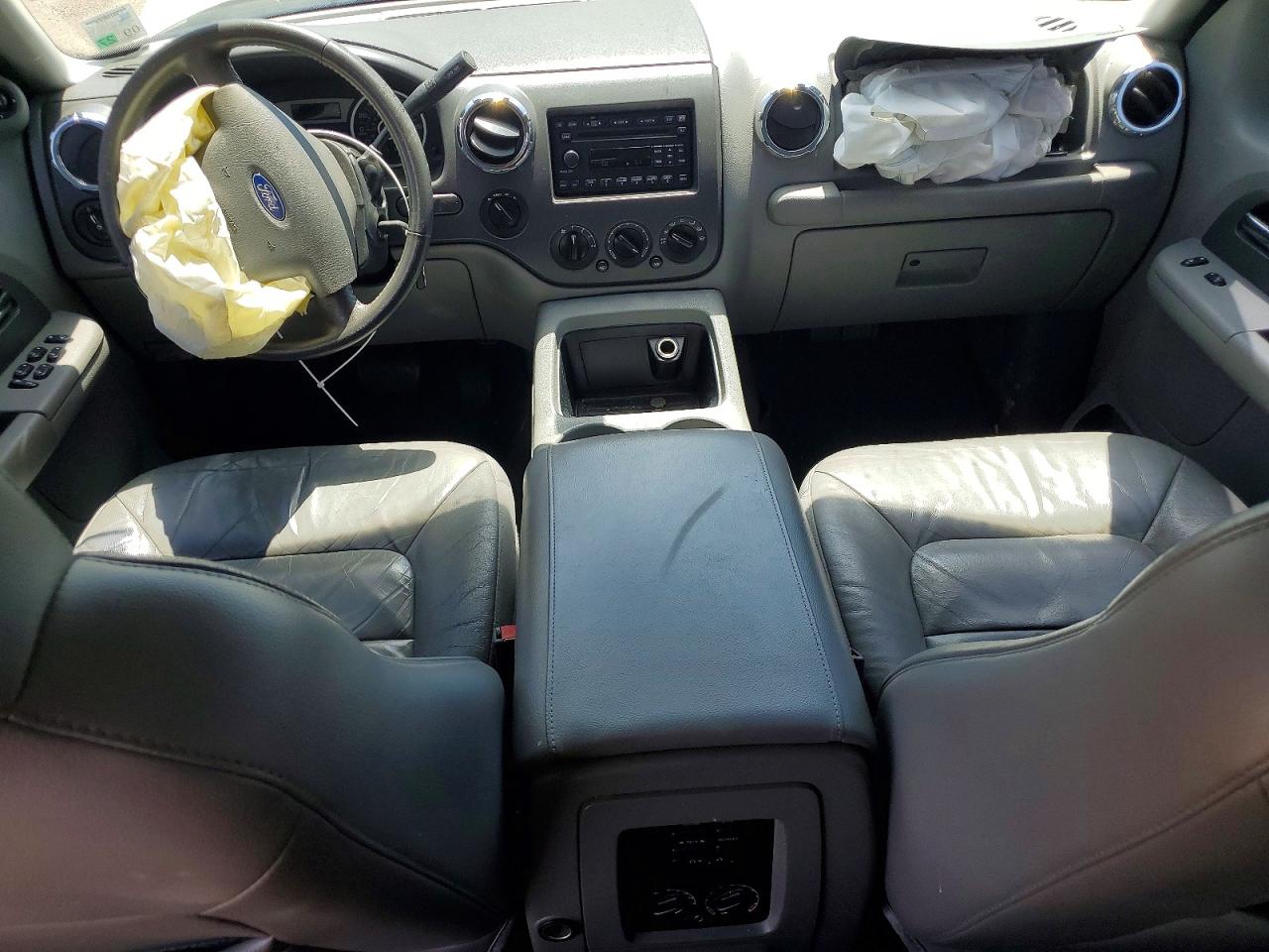 2005 Ford Expedition Xlt Silver vin: 1FMPU16575LA81740
