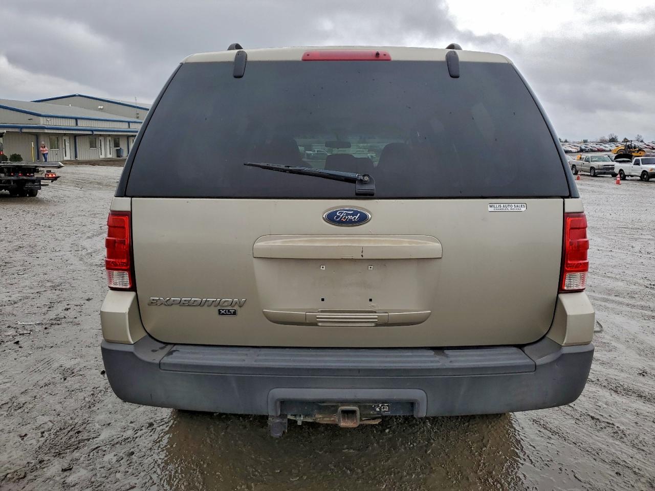 2005 Ford Expedition Xlt Gold vin: 1FMPU16595LA38050