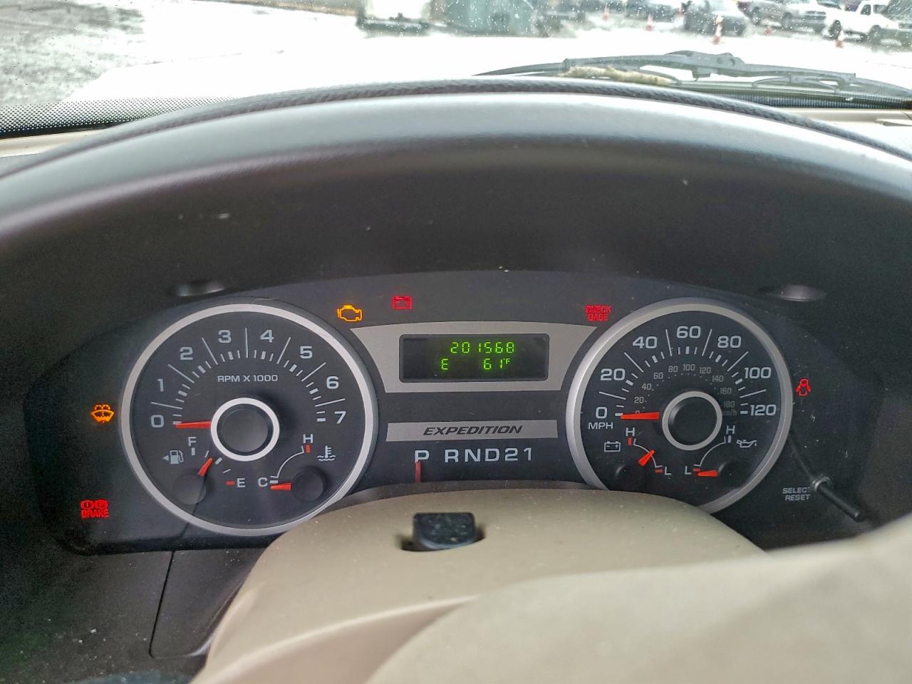 2005 Ford Expedition Xlt Gold vin: 1FMPU16595LA38050
