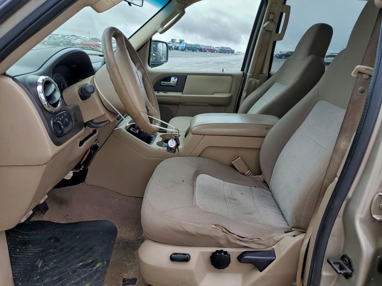 2005 Ford Expedition Xlt Gold vin: 1FMPU16595LA38050