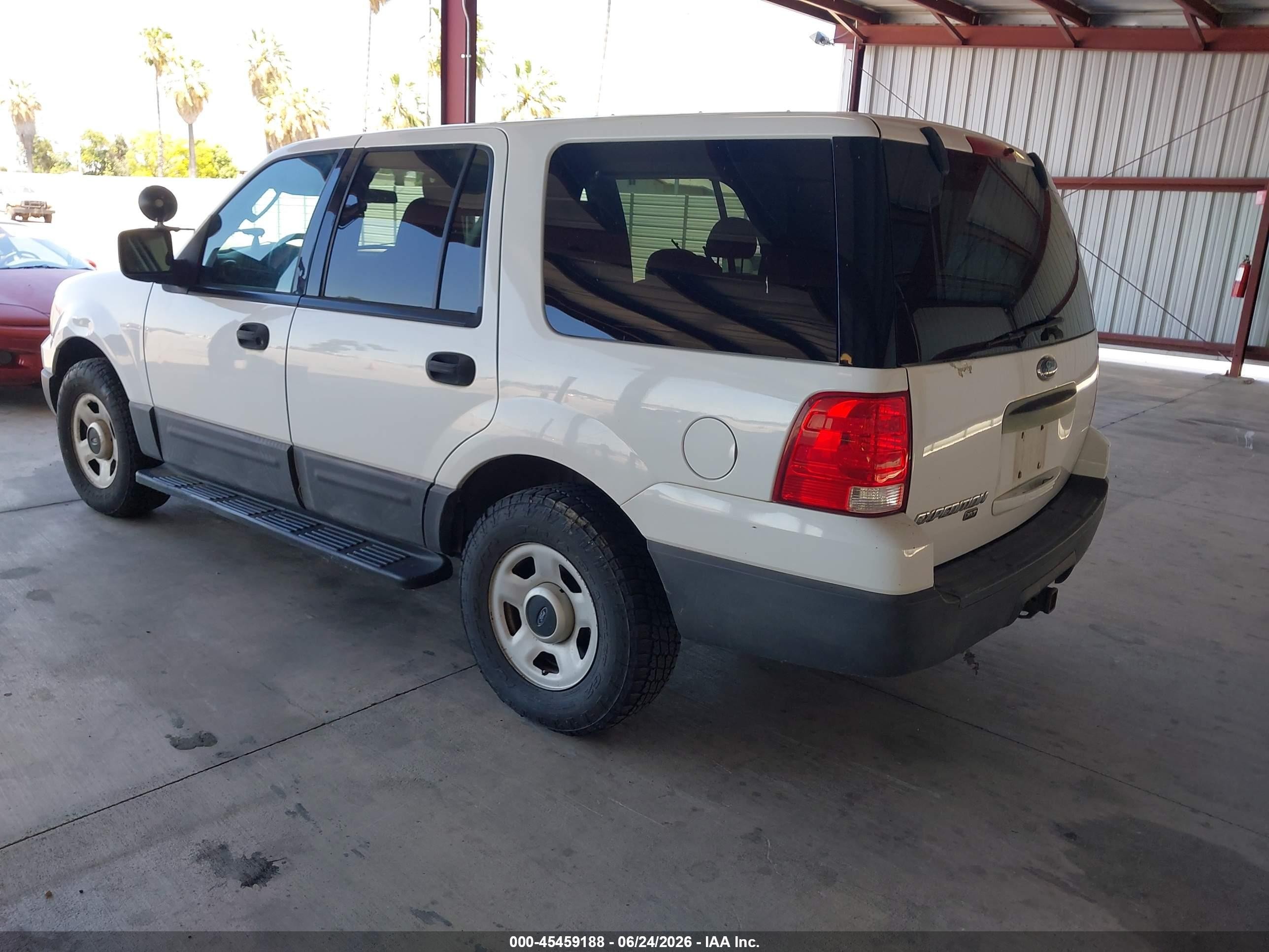2005 Ford Expedition Xlt White vin: 1FMPU16595LA92982