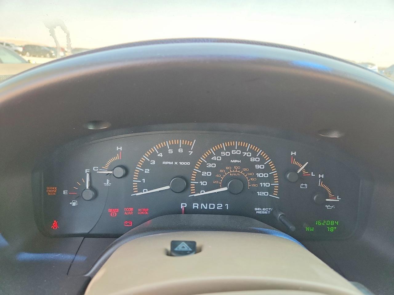 2003 Ford Expedition Xlt Желто-коричневый vin: 1FMPU16L03LB09924