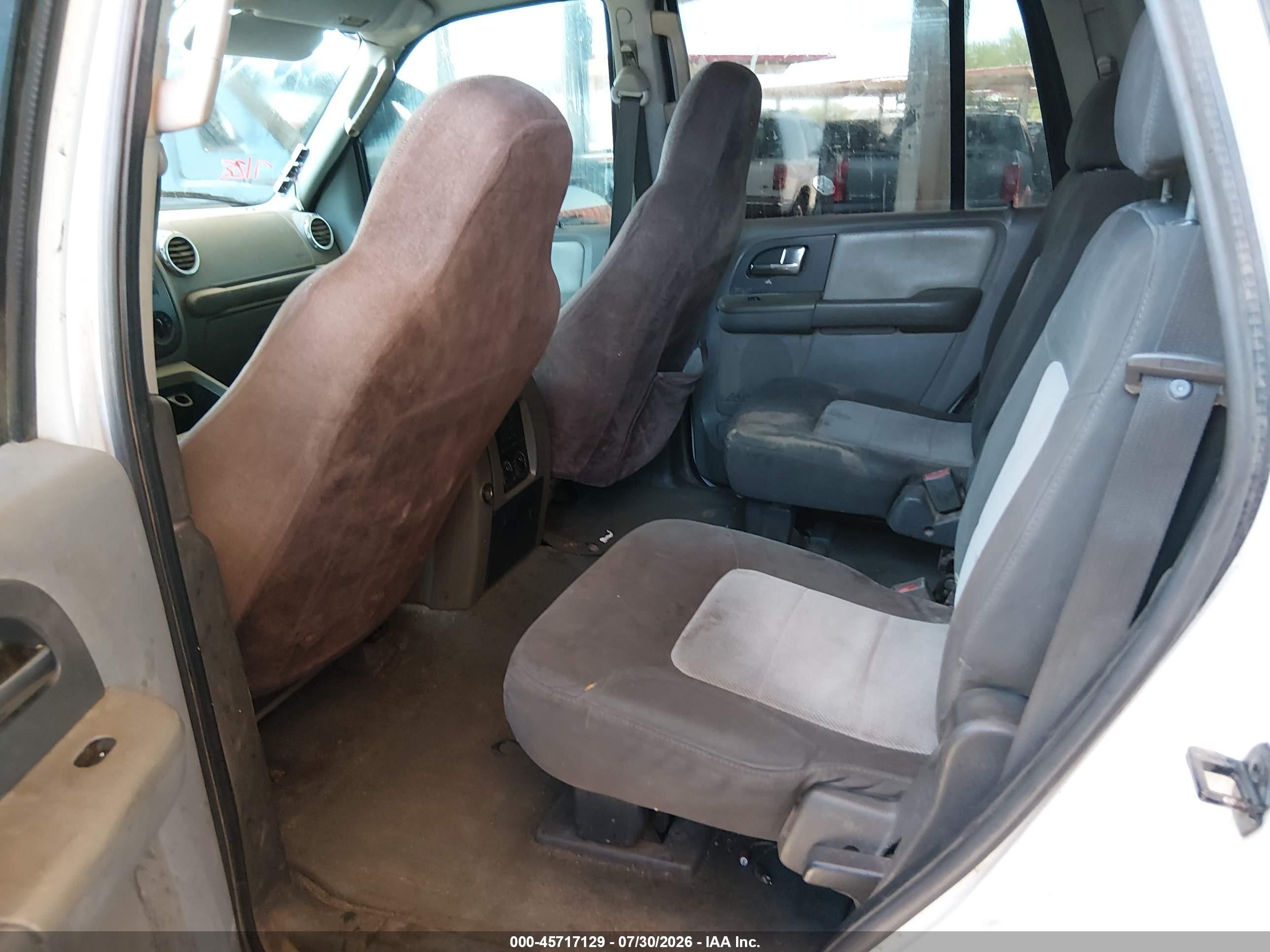 2004 Ford Expedition Nbx/xlt White vin: 1FMPU16L04LA89093