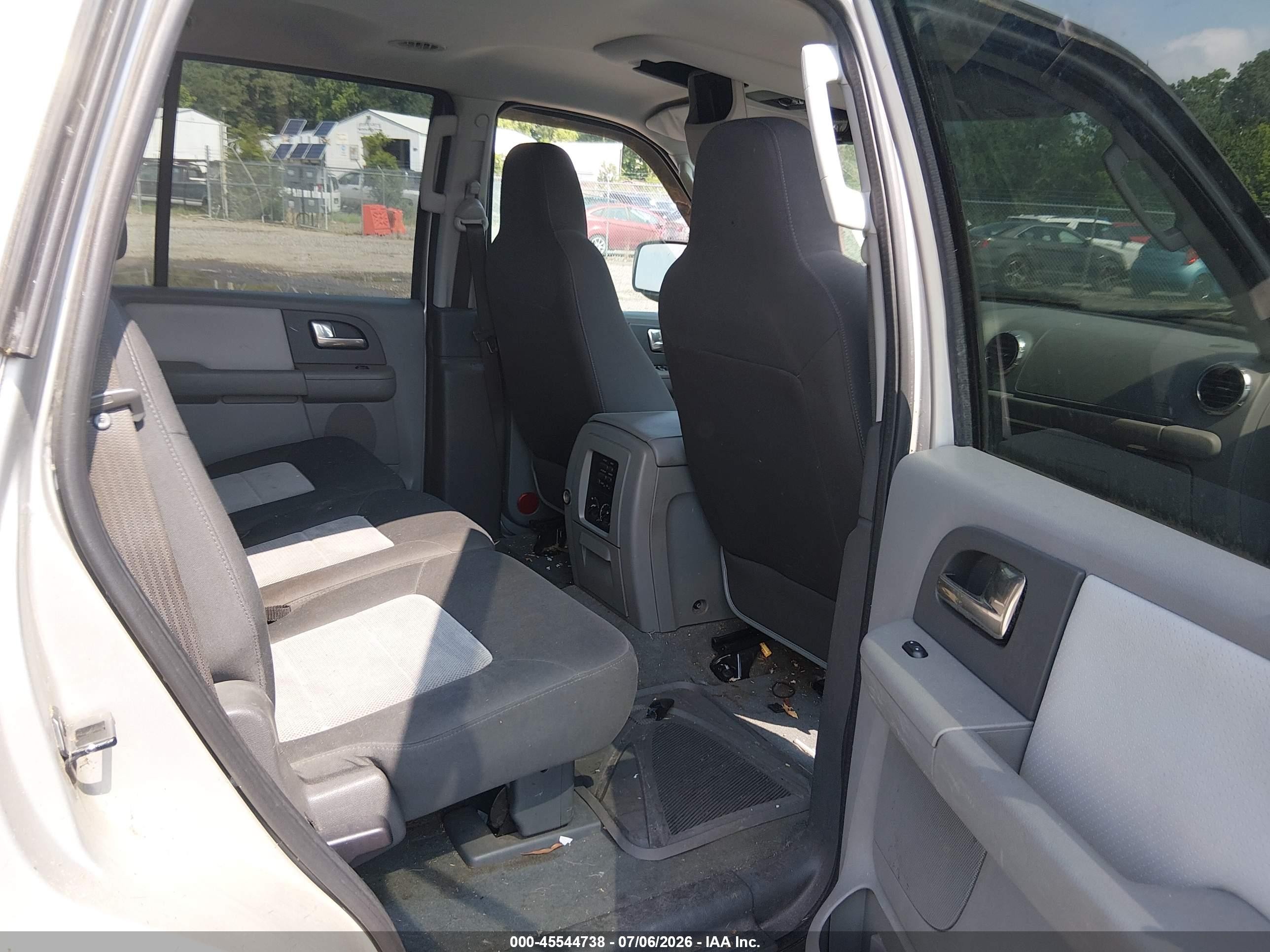 2004 Ford Expedition Nbx/xlt Silver vin: 1FMPU16L04LB81966