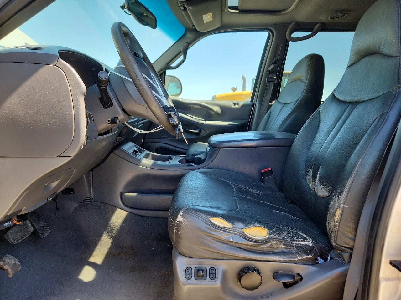 2000 Ford Expedition Xlt Silver vin: 1FMPU16L0YLB77986