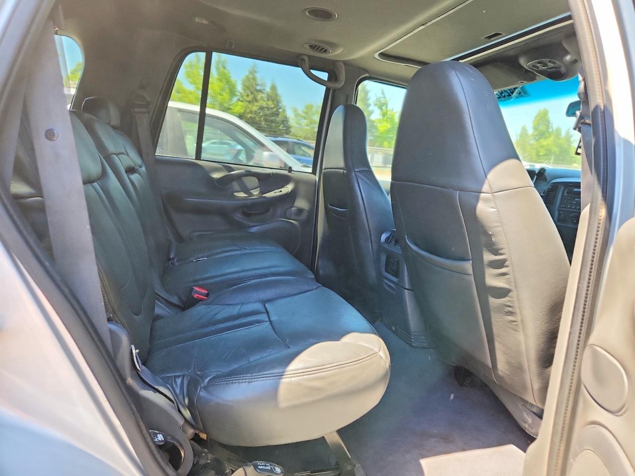 2000 Ford Expedition Xlt Silver vin: 1FMPU16L0YLB77986