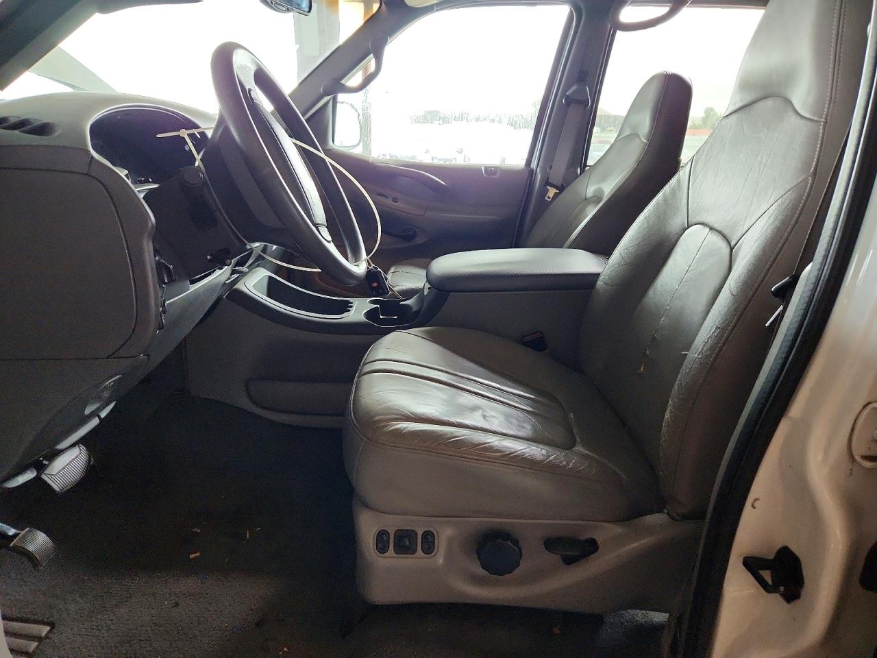 2001 Ford Expedition Xlt White vin: 1FMPU16L11LA21669