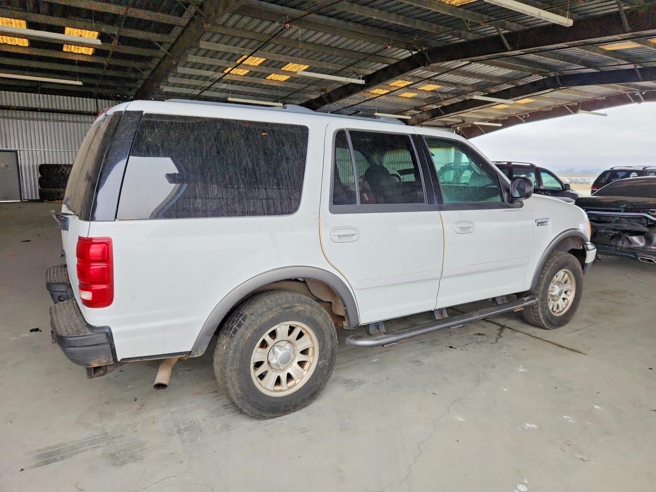 2001 Ford Expedition Xlt White vin: 1FMPU16L11LA21669