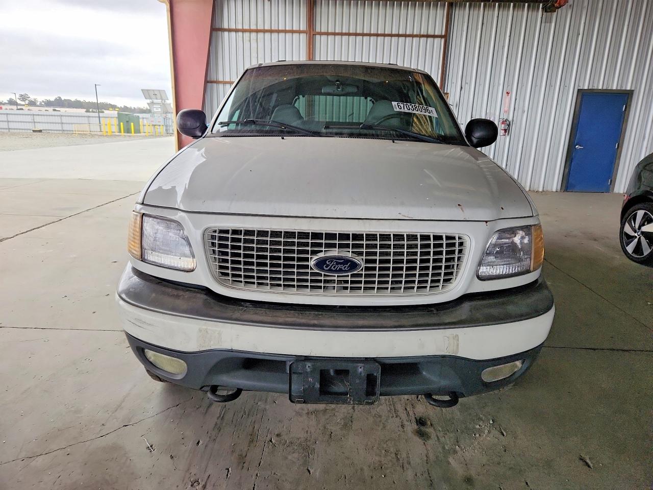 2001 Ford Expedition Xlt White vin: 1FMPU16L11LA21669