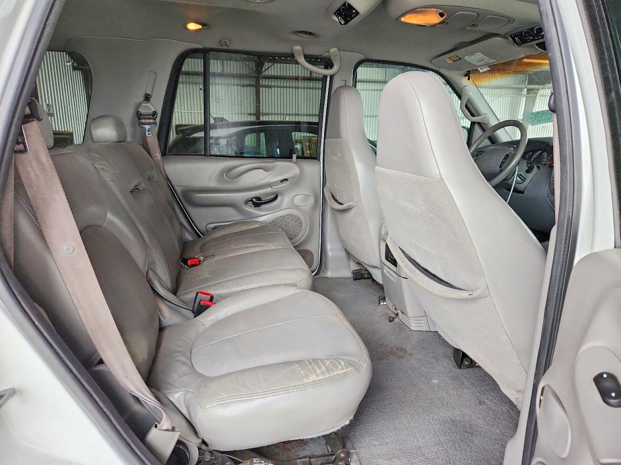 2001 Ford Expedition Xlt White vin: 1FMPU16L11LA21669