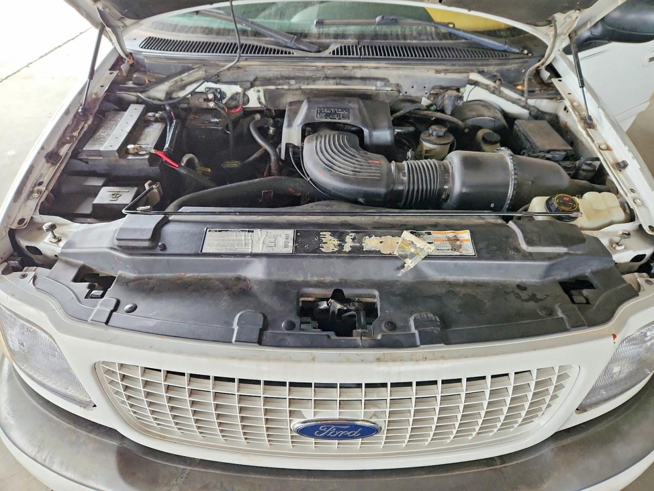 2001 Ford Expedition Xlt White vin: 1FMPU16L11LA21669