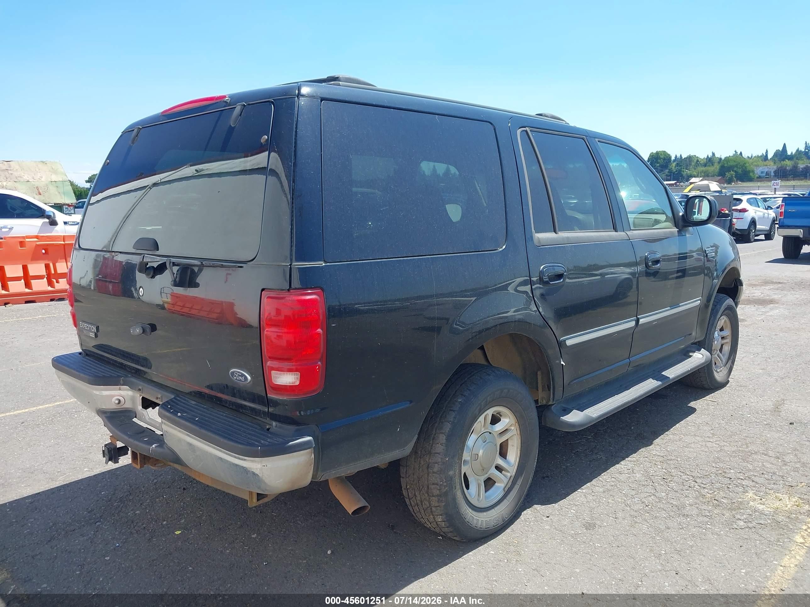 2002 Ford Expedition Xlt Black vin: 1FMPU16L22LA63057