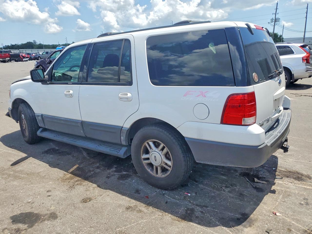 2004 Ford Expedition Xlt White vin: 1FMPU16L24LB69883