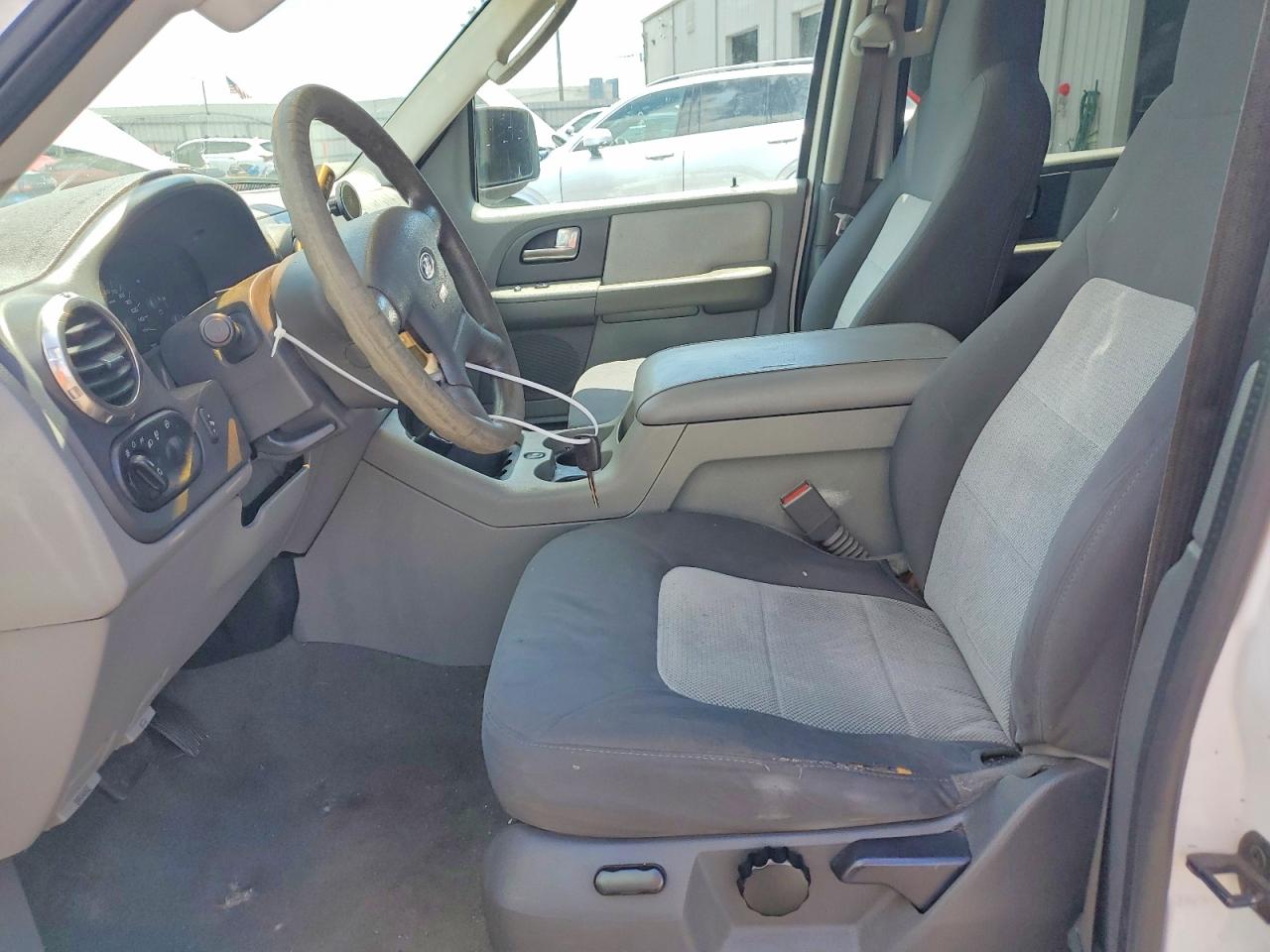 2004 Ford Expedition Xlt White vin: 1FMPU16L24LB69883