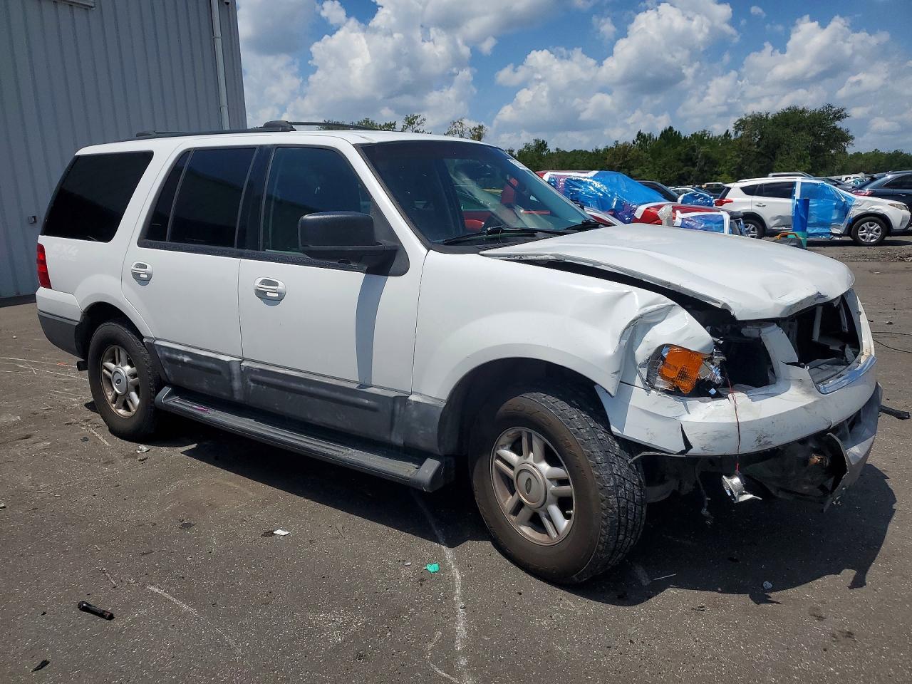 2004 Ford Expedition Xlt White vin: 1FMPU16L24LB69883