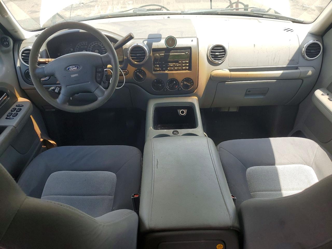 2004 Ford Expedition Xlt White vin: 1FMPU16L24LB69883