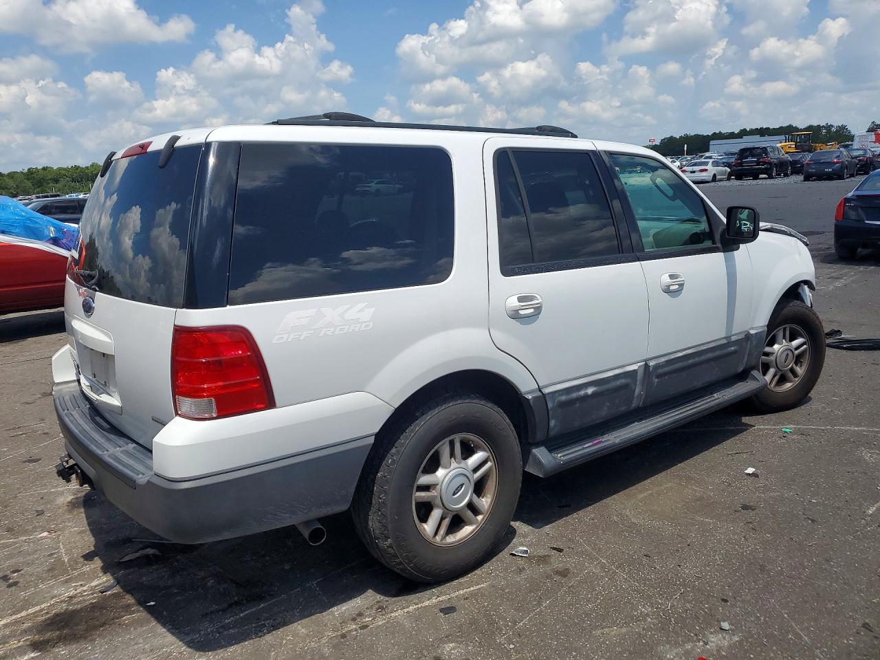 2004 Ford Expedition Xlt White vin: 1FMPU16L24LB69883