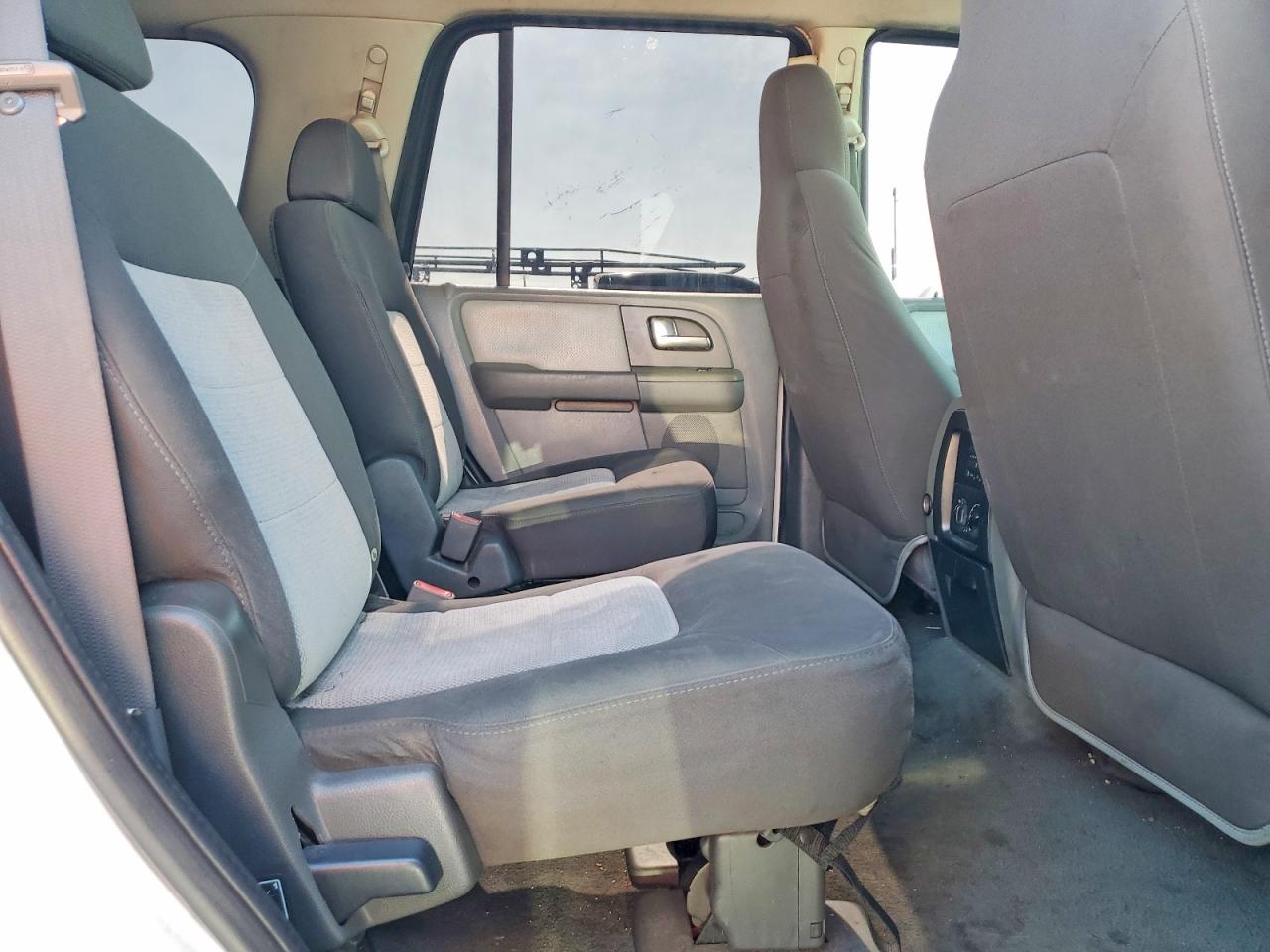 2004 Ford Expedition Xlt Белый vin: 1FMPU16L44LB28686