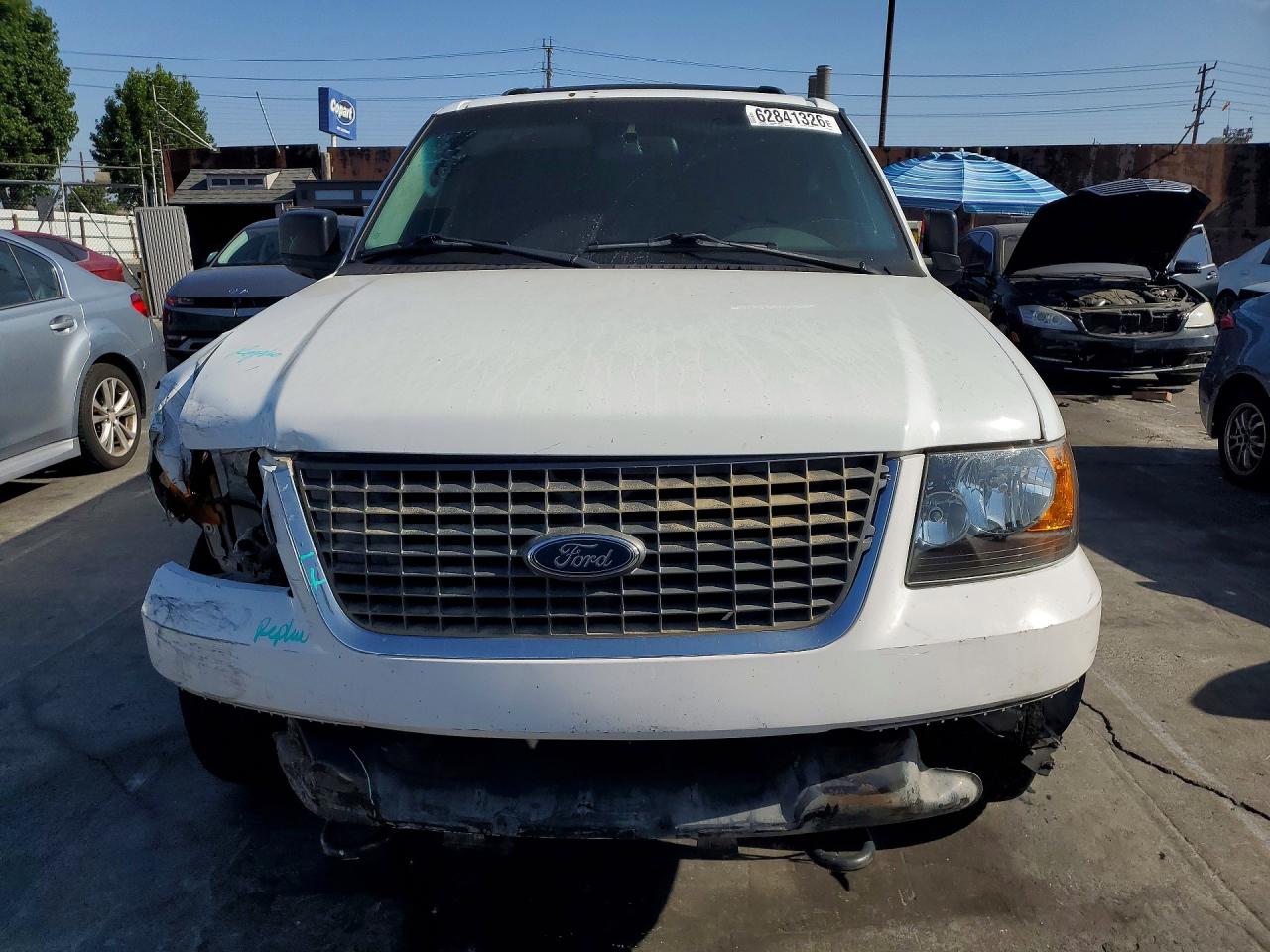 2004 Ford Expedition Xlt Белый vin: 1FMPU16L44LB28686