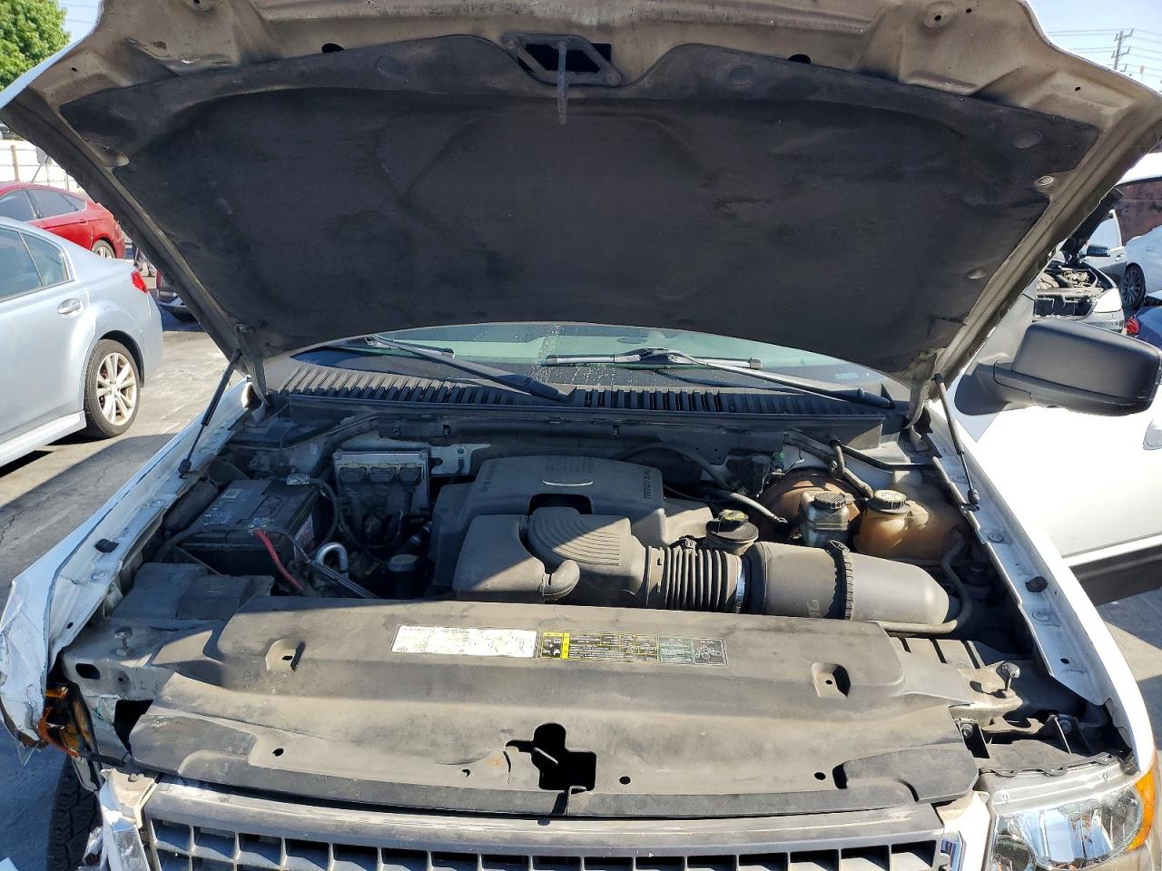 2004 Ford Expedition Xlt Белый vin: 1FMPU16L44LB28686
