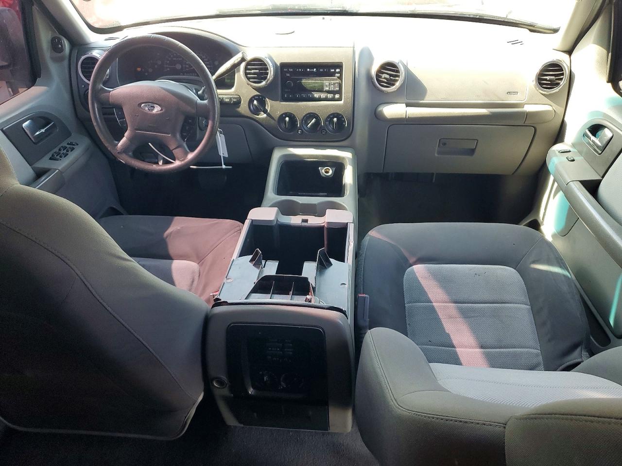 2004 Ford Expedition Xlt Белый vin: 1FMPU16L44LB28686