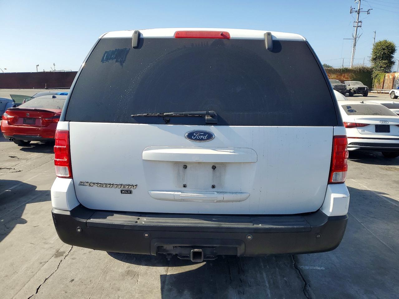 2004 Ford Expedition Xlt Белый vin: 1FMPU16L44LB28686