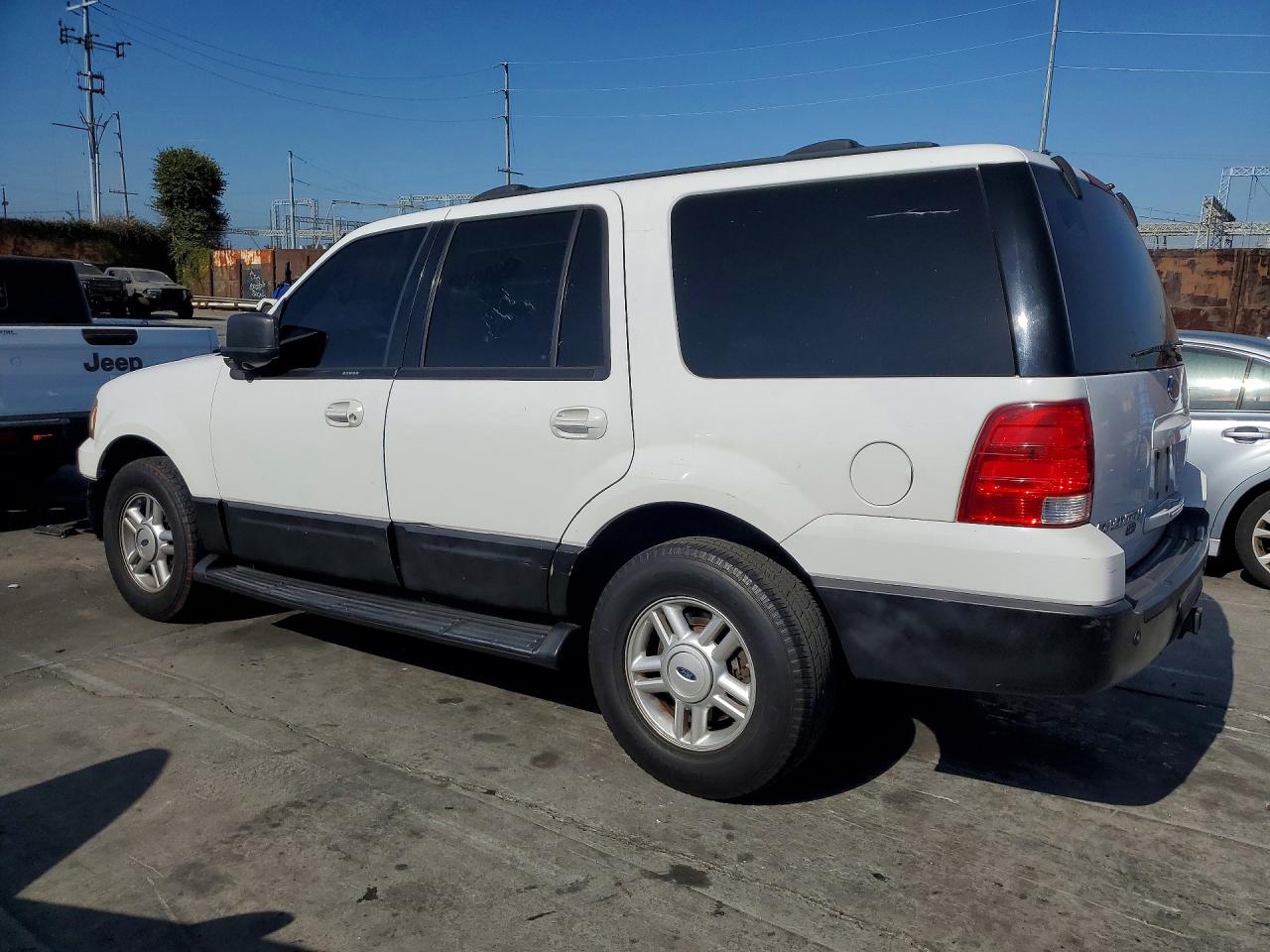 2004 Ford Expedition Xlt Белый vin: 1FMPU16L44LB28686