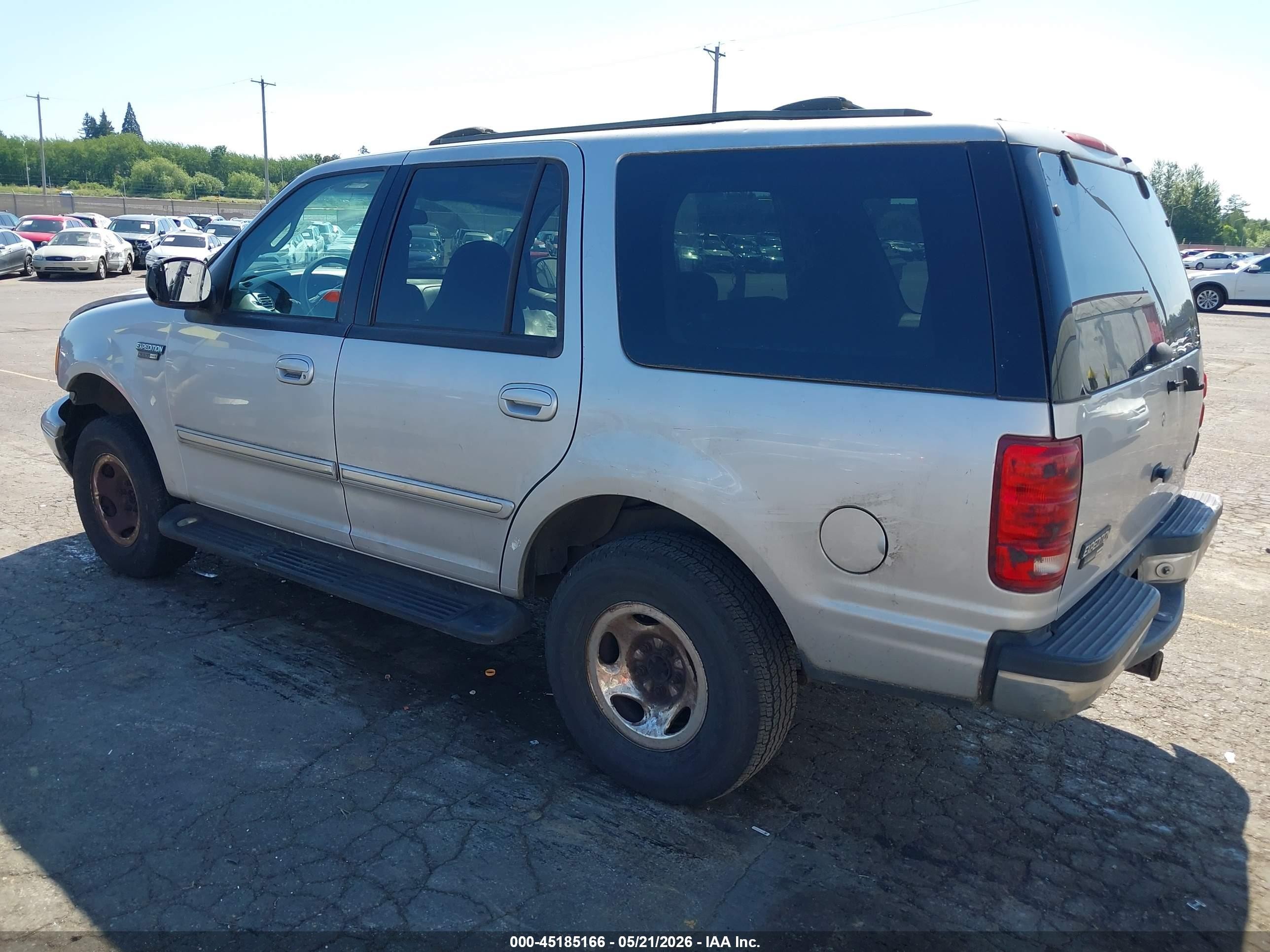 2002 Ford Expedition Xlt Silver vin: 1FMPU16L52LA87921