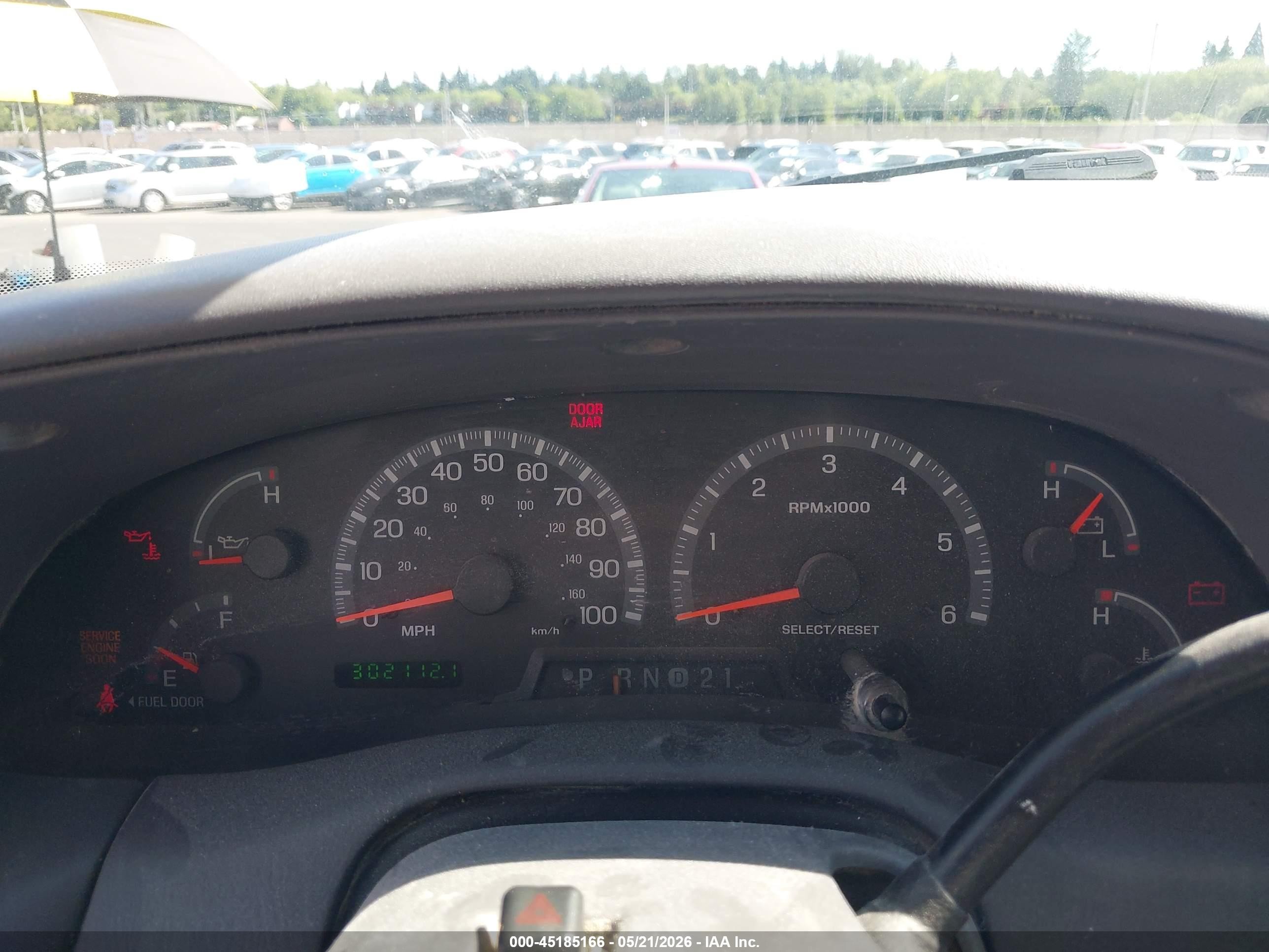 2002 Ford Expedition Xlt Silver vin: 1FMPU16L52LA87921