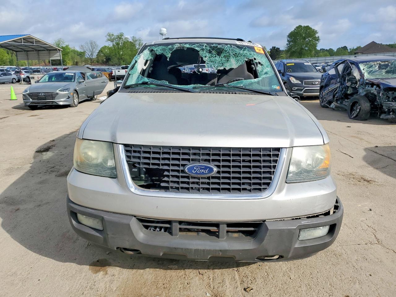 2004 Ford Expdtion Серебряный vin: 1FMPU16L54LA84360