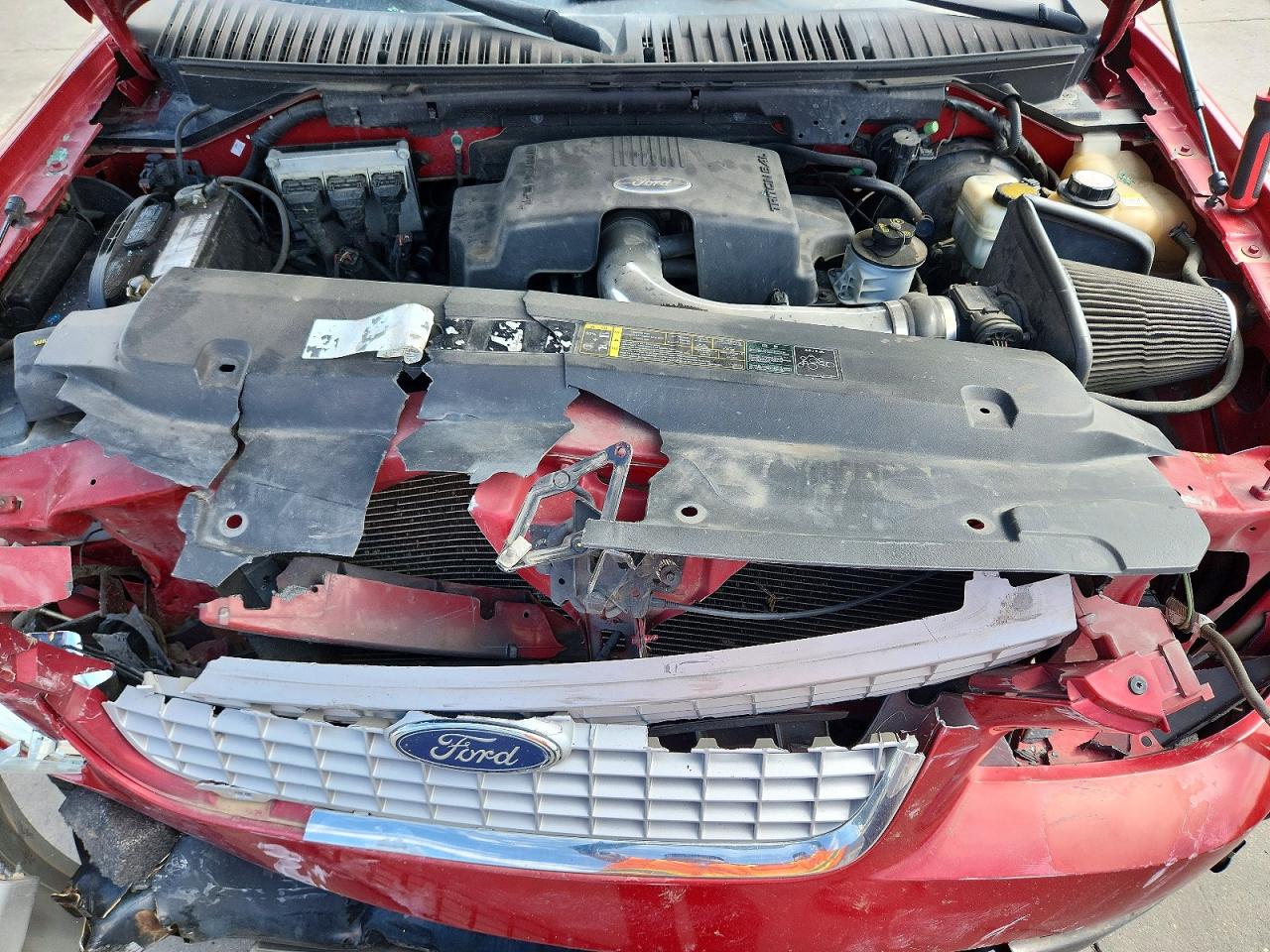 2004 Ford Expedition Xlt Red vin: 1FMPU16L64LB05653