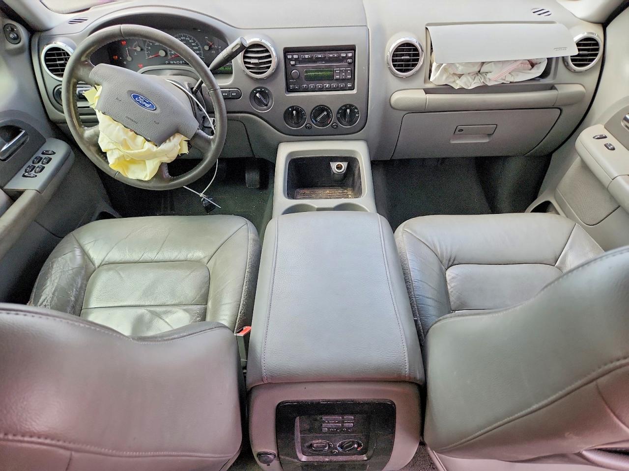 2004 Ford Expedition Xlt Red vin: 1FMPU16L64LB05653