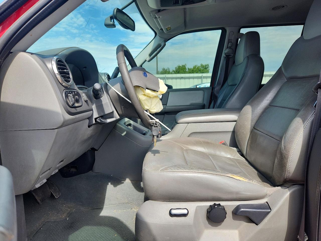 2004 Ford Expedition Xlt Red vin: 1FMPU16L64LB05653
