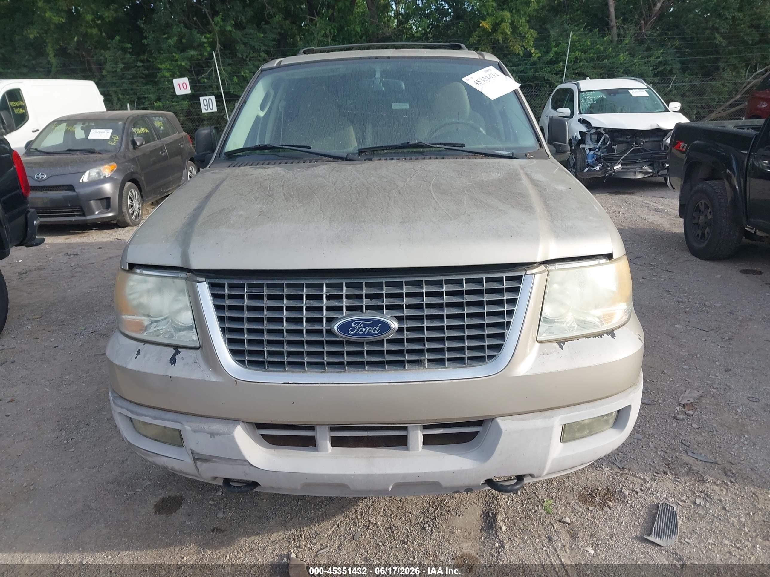 2004 Ford Expedition Nbx/xlt Gold vin: 1FMPU16L64LB29743