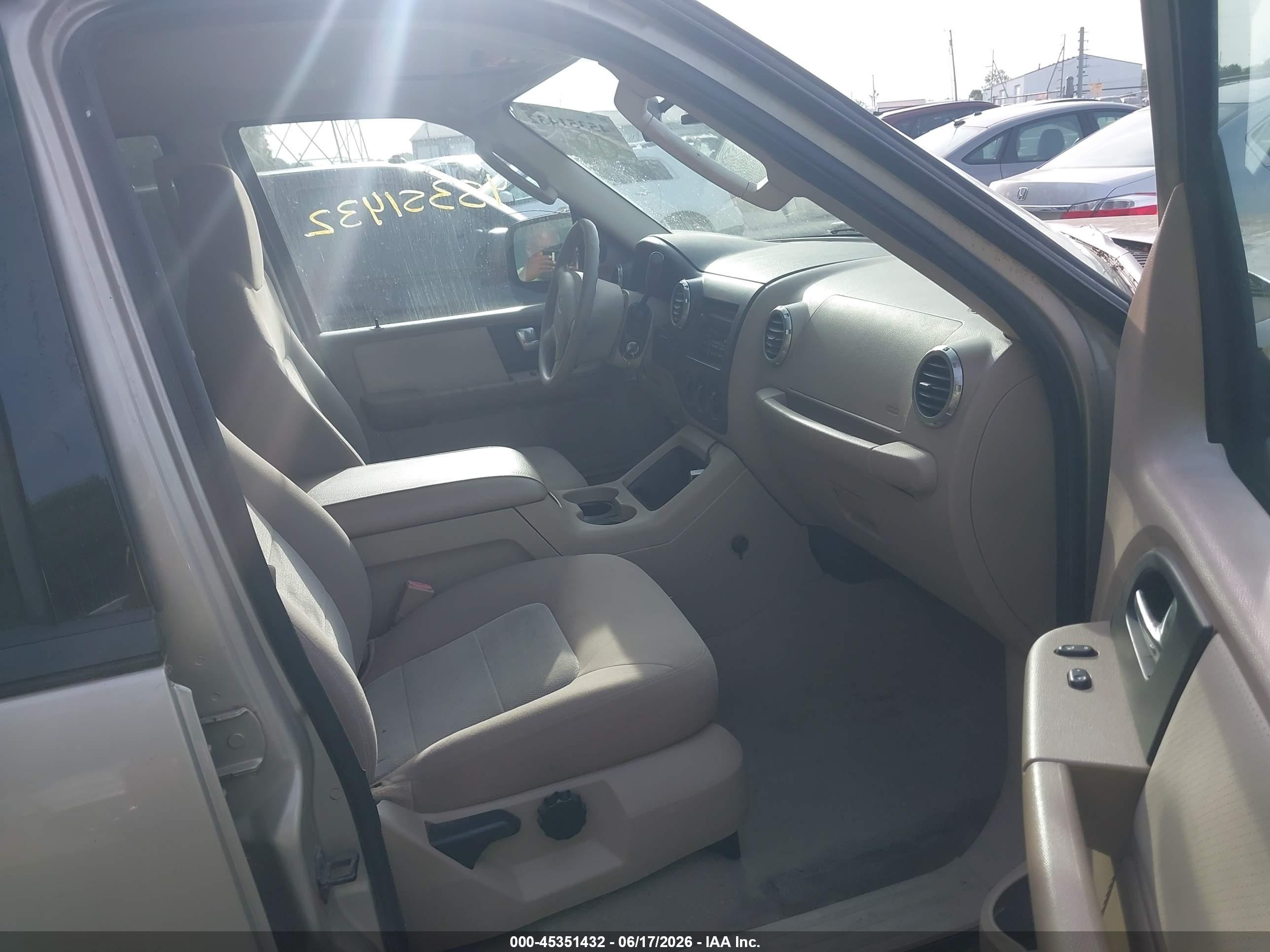 2004 Ford Expedition Nbx/xlt Gold vin: 1FMPU16L64LB29743