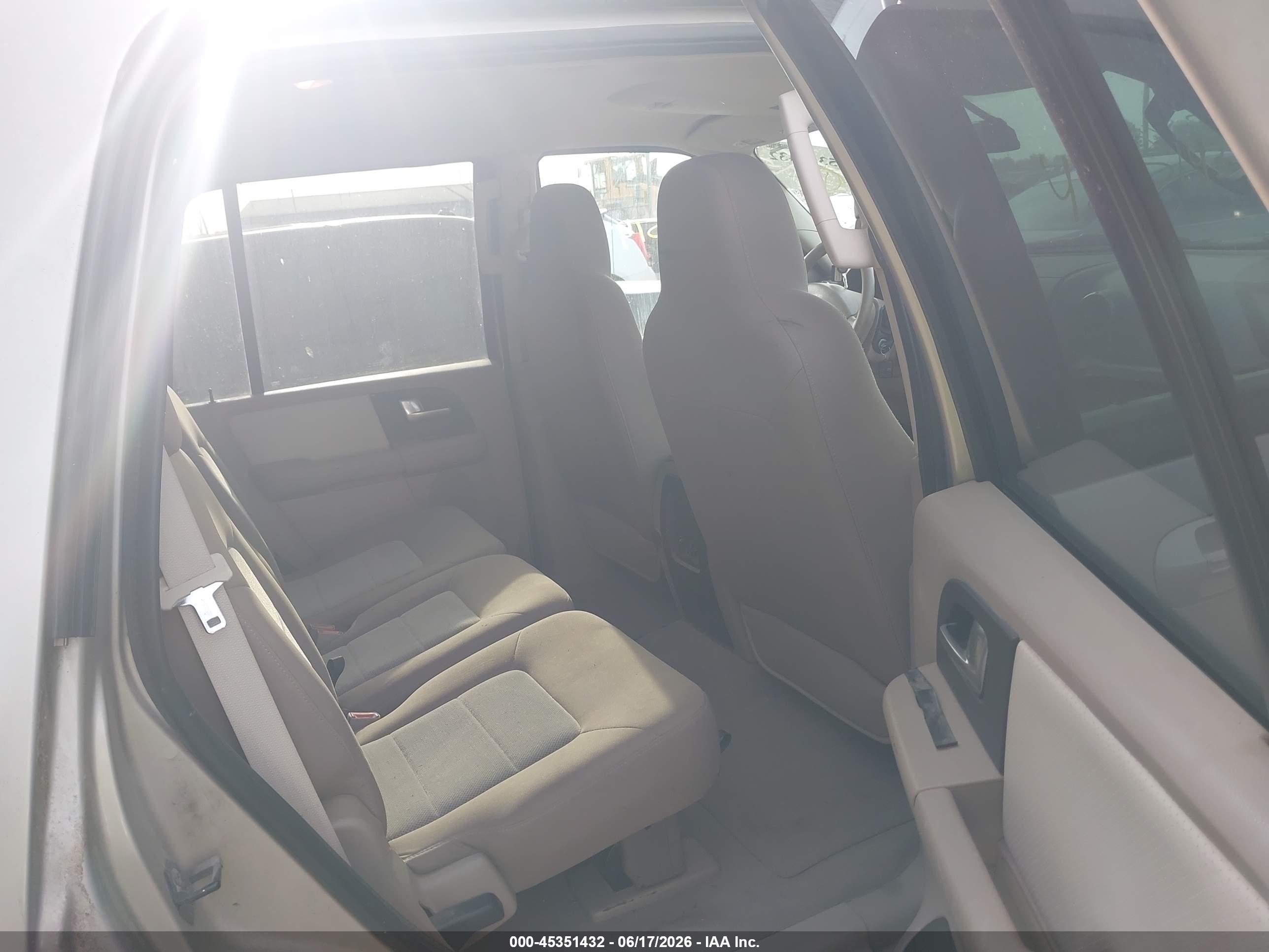 2004 Ford Expedition Nbx/xlt Gold vin: 1FMPU16L64LB29743