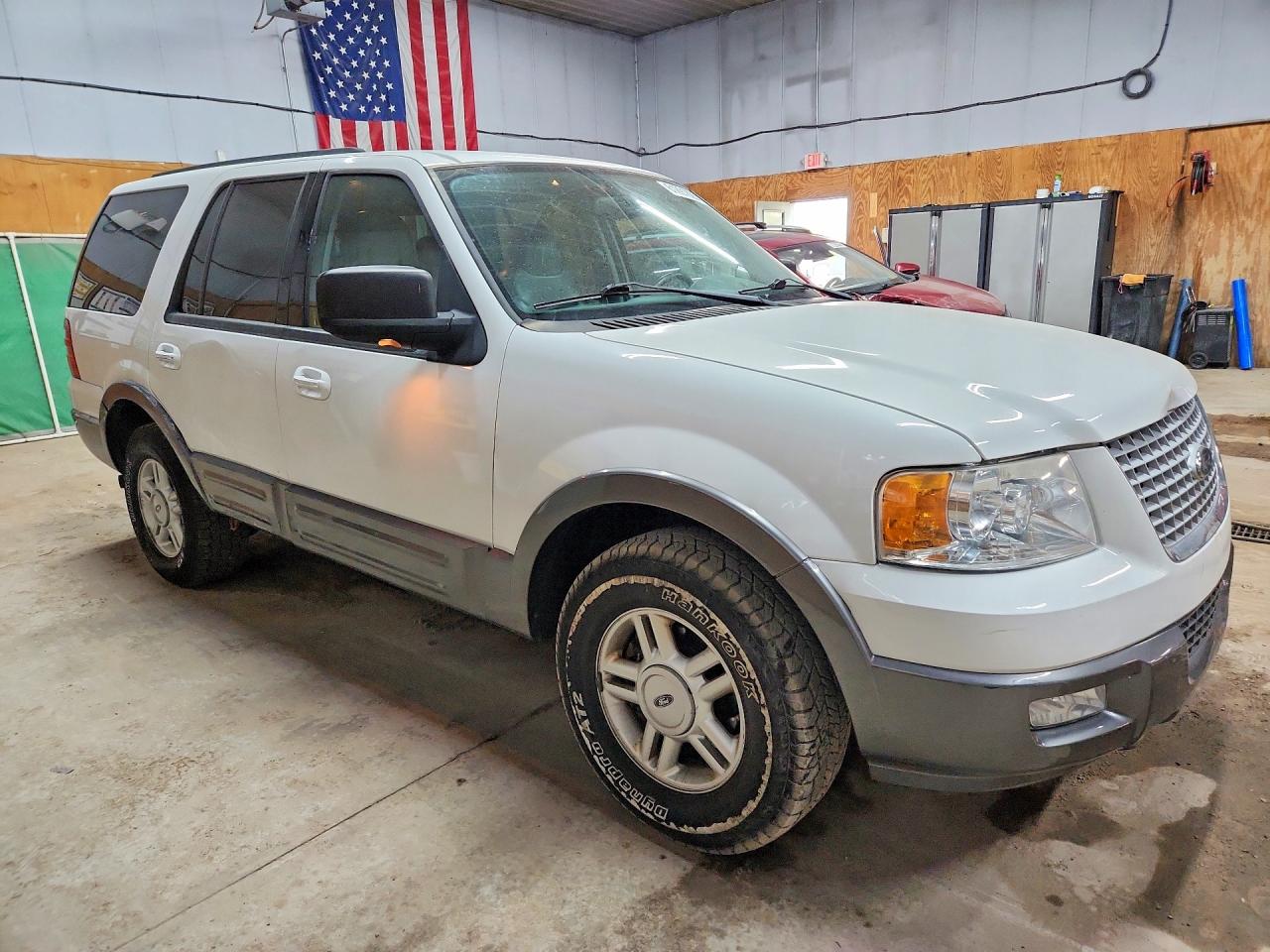 2004 Ford Expedition Xlt White vin: 1FMPU16L64LB49832