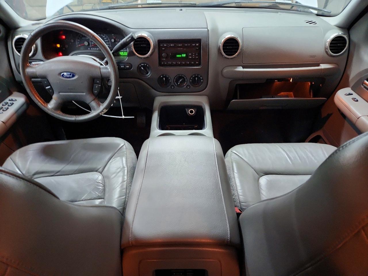 2004 Ford Expedition Xlt White vin: 1FMPU16L64LB49832