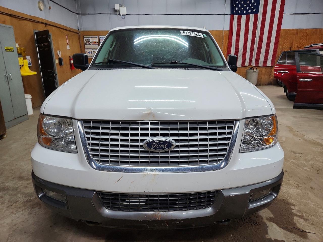 2004 Ford Expedition Xlt White vin: 1FMPU16L64LB49832