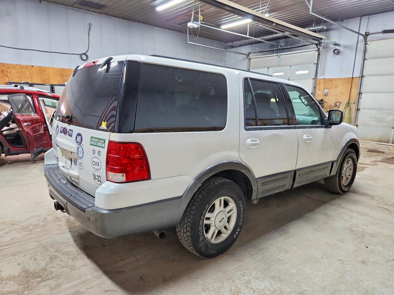 2004 Ford Expedition Xlt White vin: 1FMPU16L64LB49832