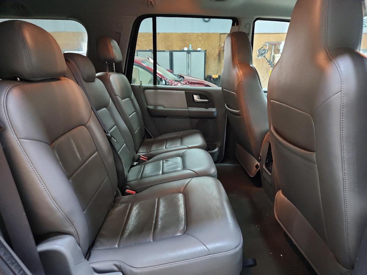 2004 Ford Expedition Xlt White vin: 1FMPU16L64LB49832
