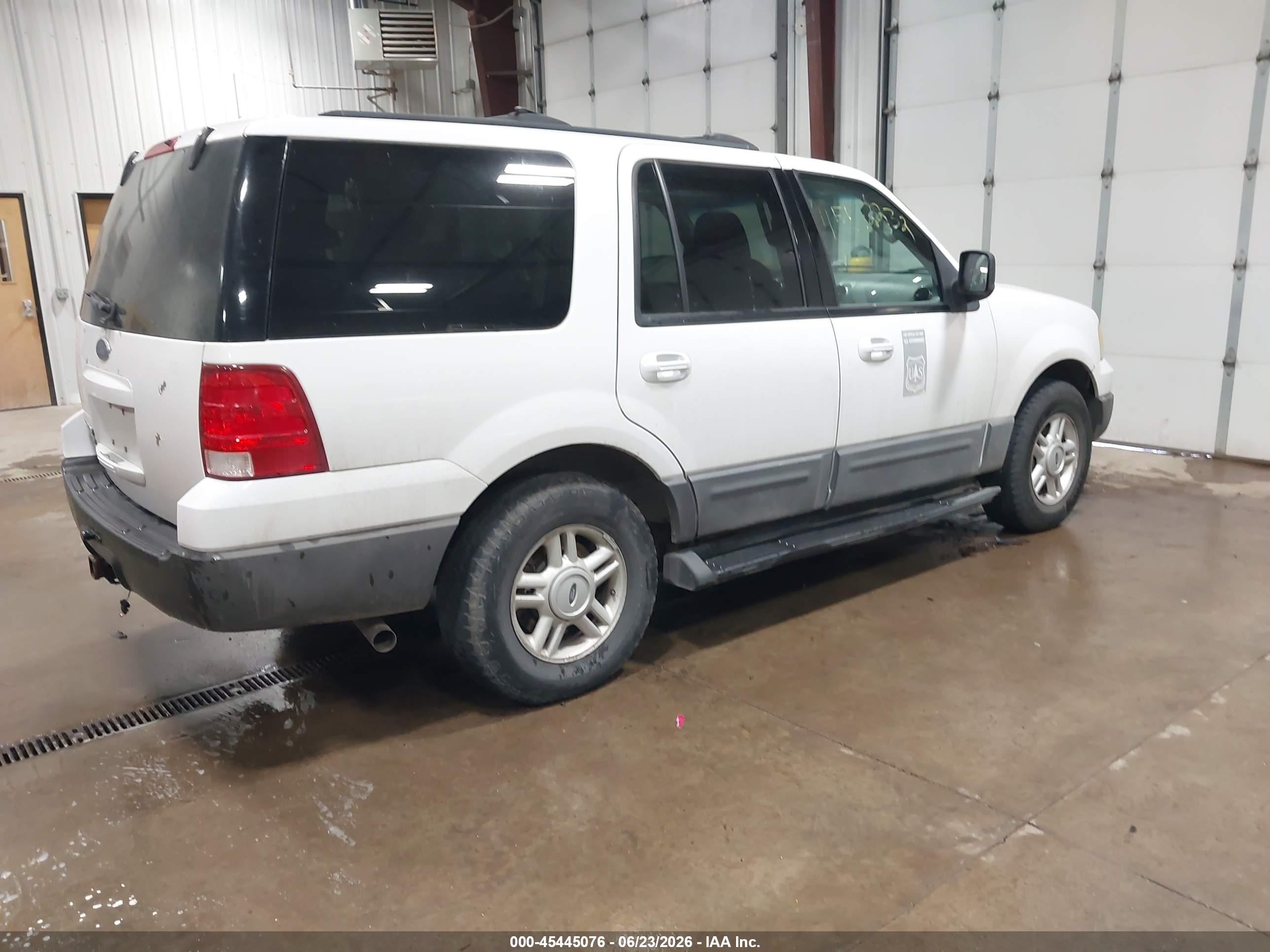 2004 Ford Expedition Nbx/xlt White vin: 1FMPU16L74LB18976