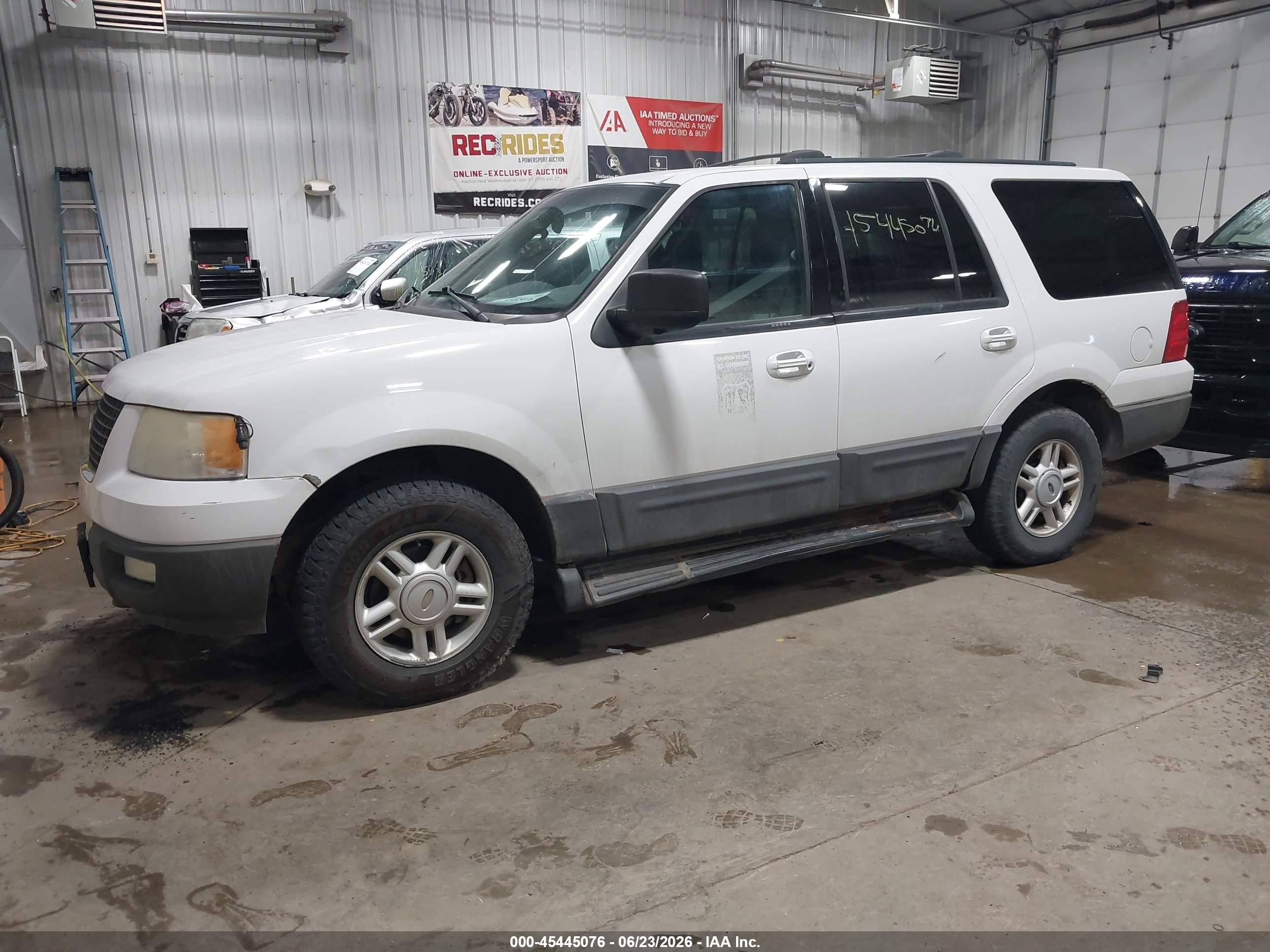 2004 Ford Expedition Nbx/xlt White vin: 1FMPU16L74LB18976