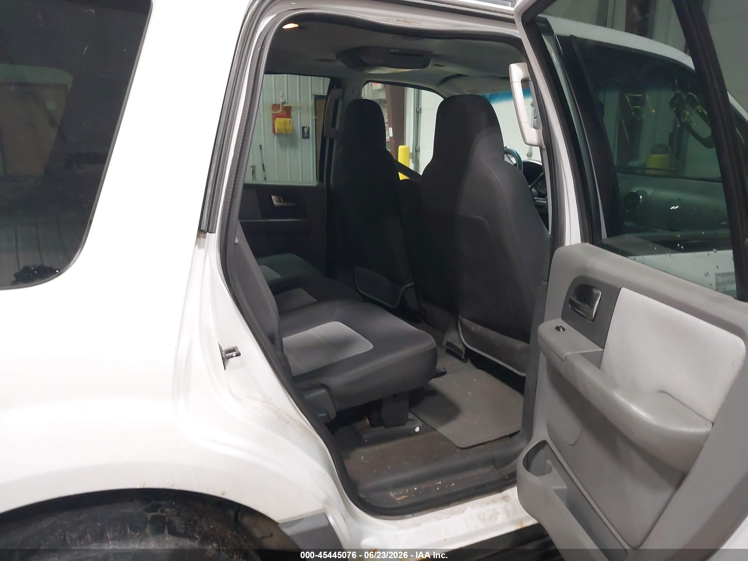 2004 Ford Expedition Nbx/xlt White vin: 1FMPU16L74LB18976