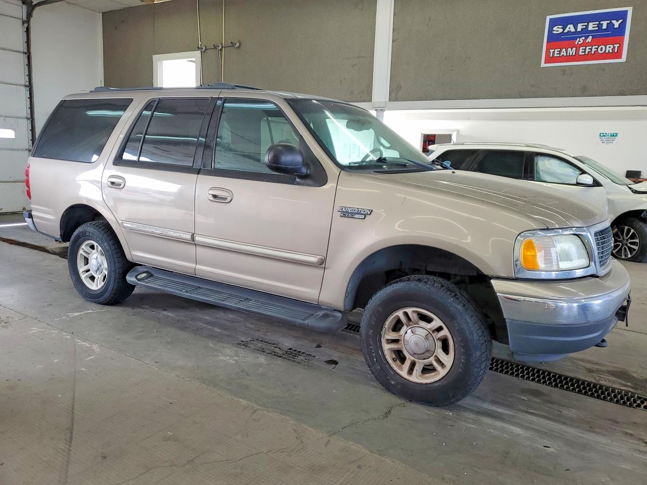 2001 Ford Expedition Xlt Желто-коричневый vin: 1FMPU16L91LB80942