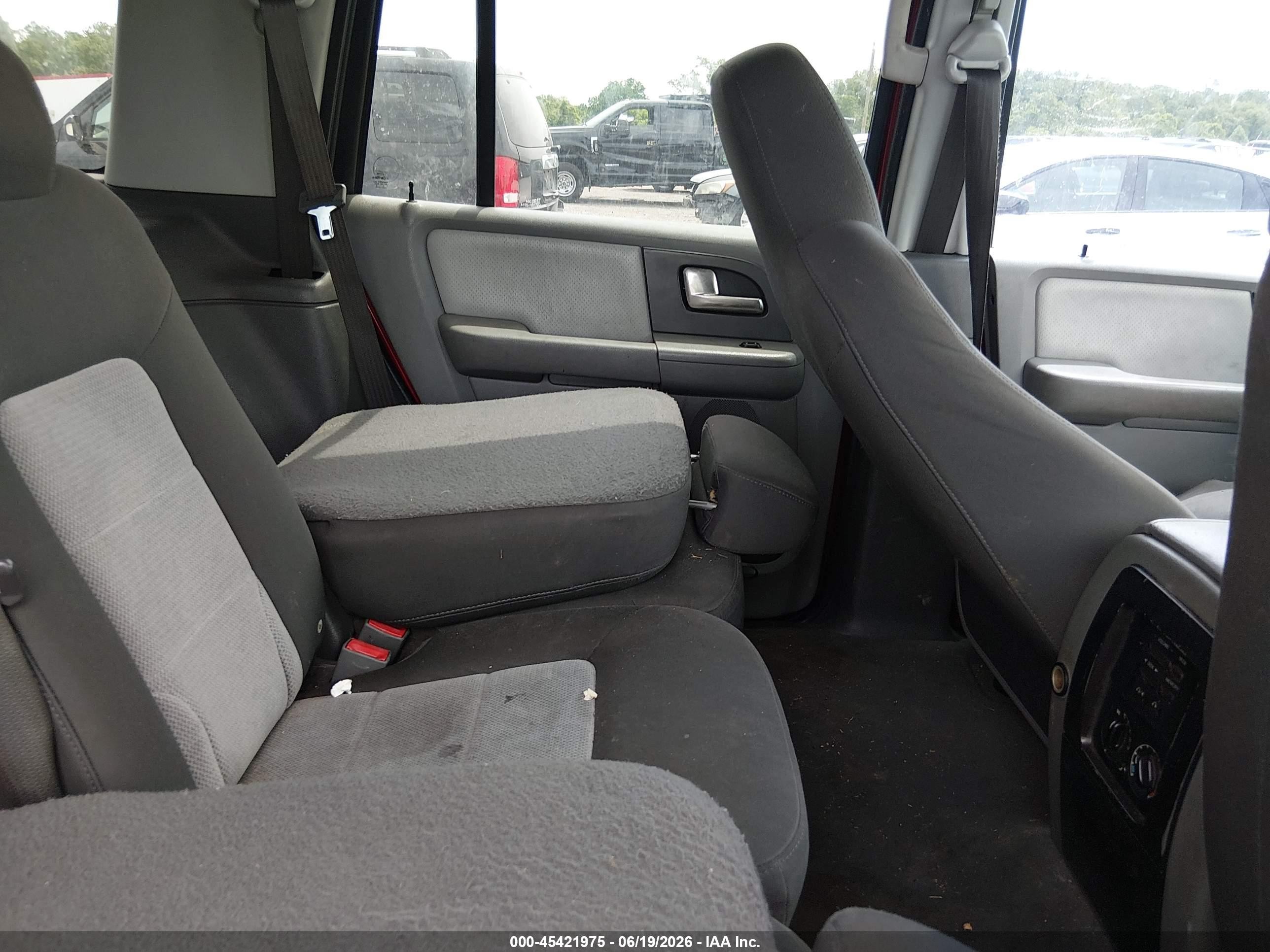 2004 Ford Expedition Nbx/xlt Red vin: 1FMPU16L94LA75743